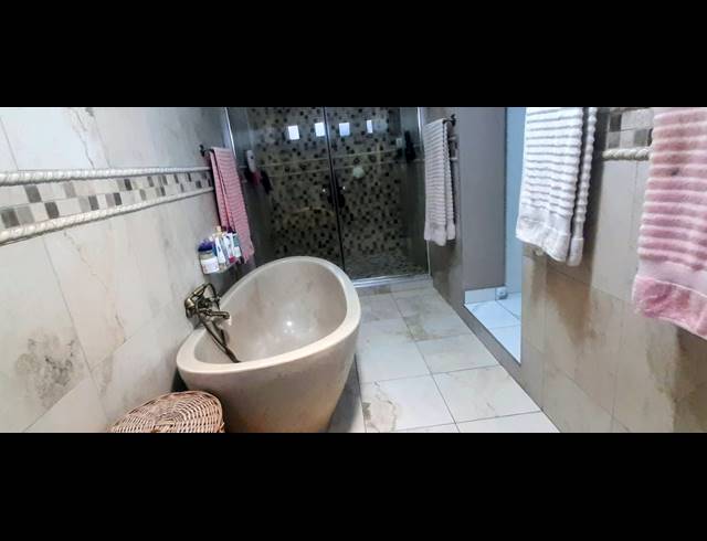 4 BEDROOM FREESTANDING FOR SALE IN BIRCHLEIGH
